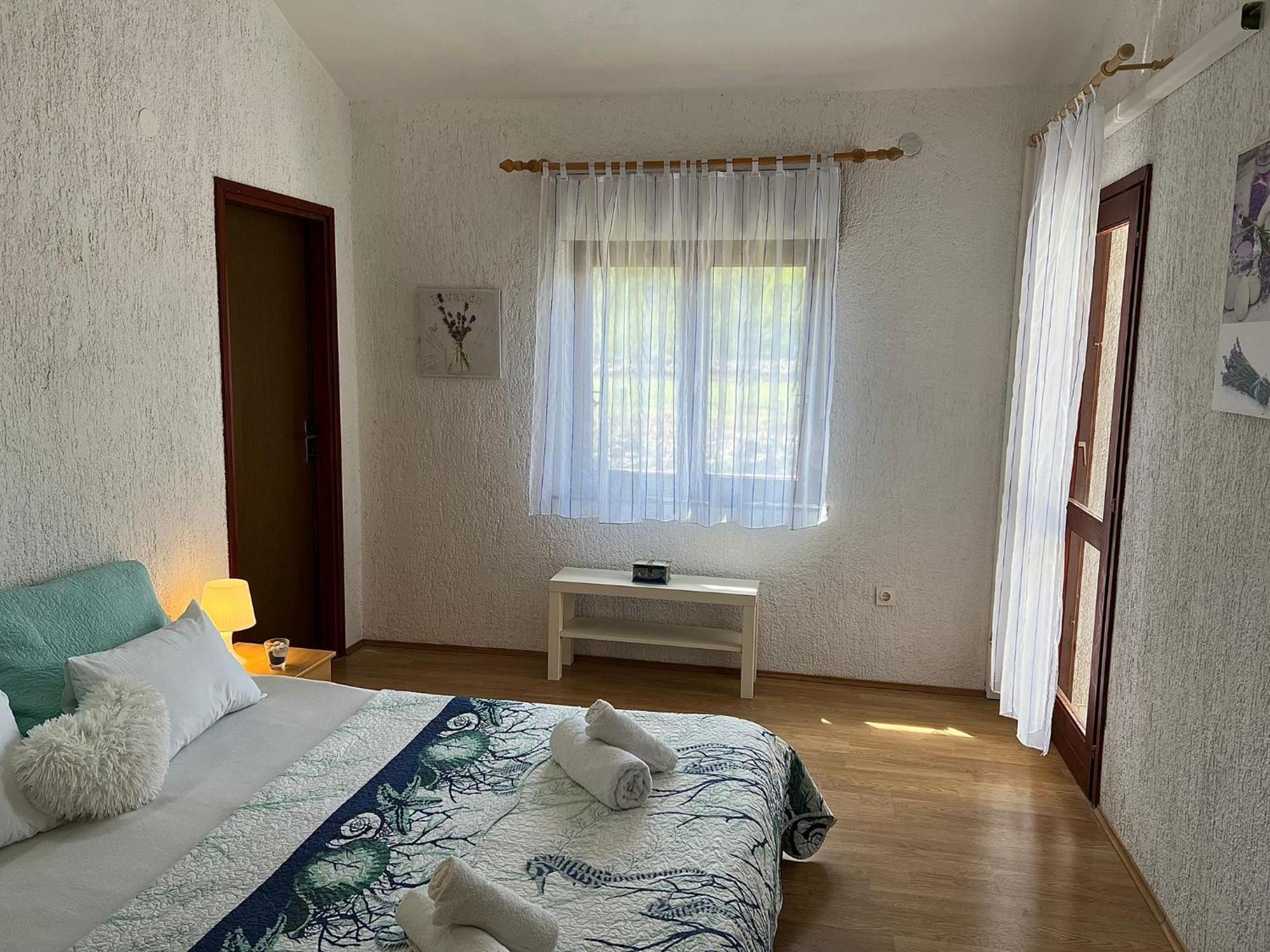 Dora And Tonka Krk Apartman *