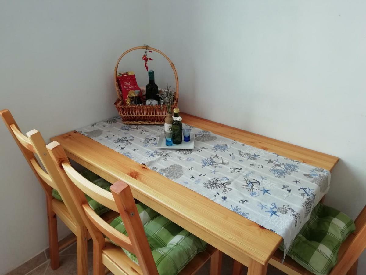 Dora And Tonka Krk Apartment *
